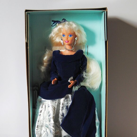 1995 Velvet Barbie Doll Mattel Winter #15571 Avon Exclusive First In Series - Picture 1 of 3
